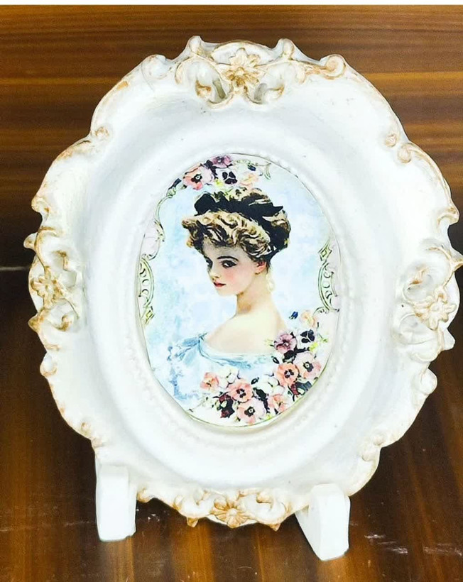 قاب عکس مخصوص روی میز